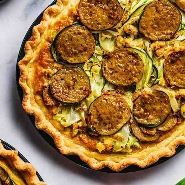 Кабачковый пирог с капустой и сосисками